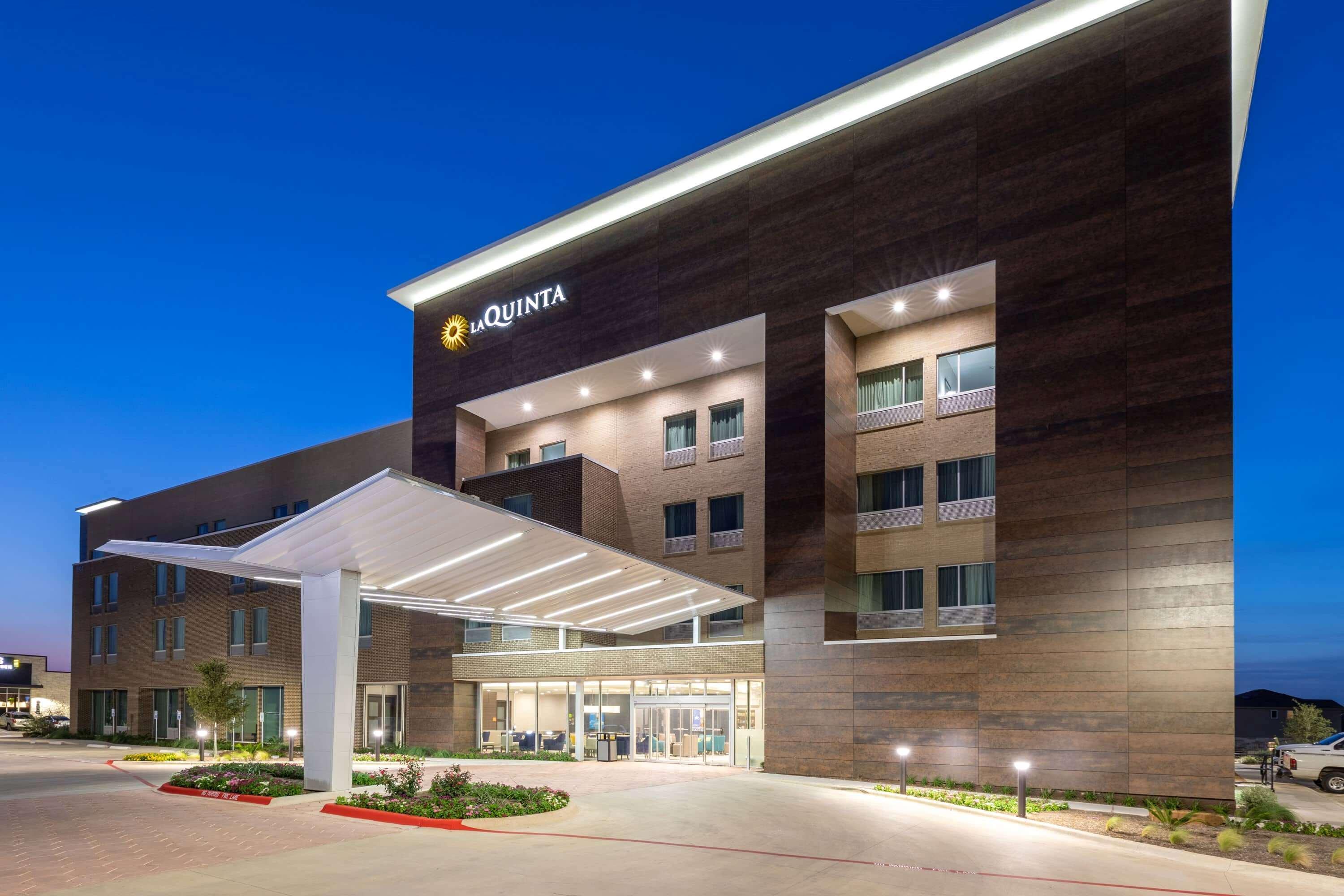 La Quinta Inn & Suites By Wyndham Round Rock Near Kalahari Exteriér fotografie